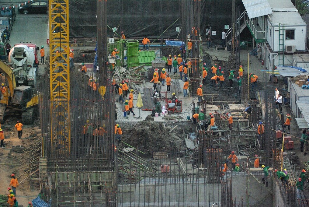 PXK10D_4702A.JPG - Building site viewed from hotel room window