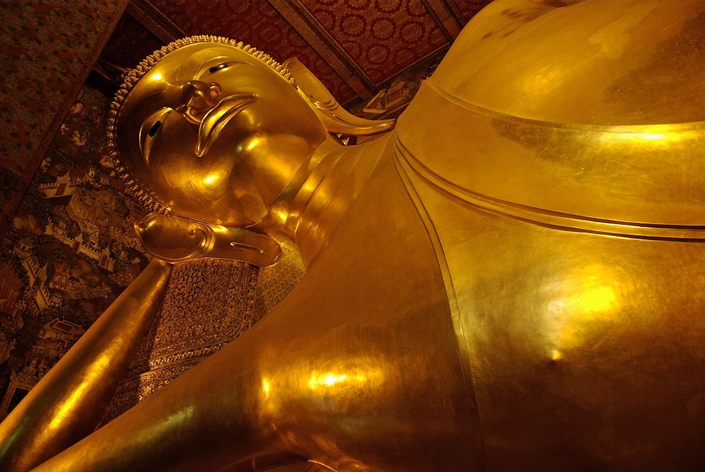 PXK10D_4844.jpg - Wat Po temple, Bangkok. Thailand's largest reclining Buddha is 46 metres long and 15 metres high