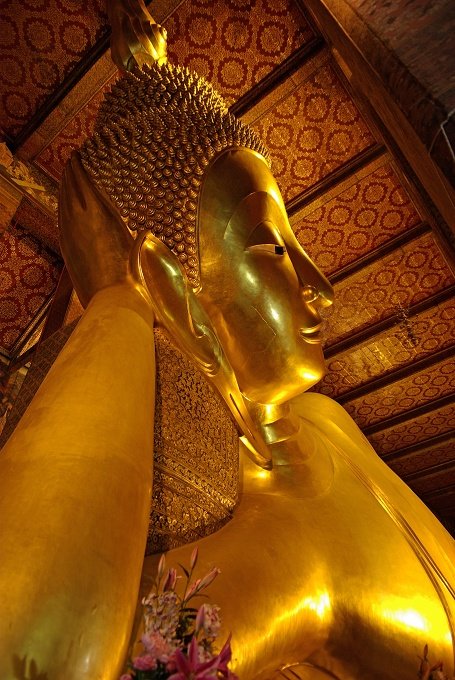 PXK10D_4863.jpg - Wat Po temple, Bangkok. Thailand's largest reclining Buddha is 46 metres long and 15 metres high