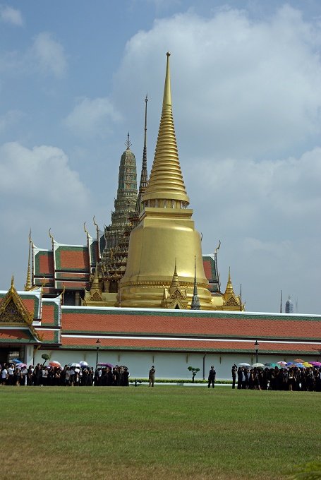 PXK10D_5002.jpg - The Royal Monastery of the Emerald Buddha, adjacent to the Grand Palace, Bangkok