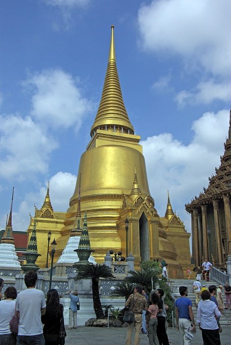 PXK10D_5005.jpg - The Royal Monastery of the Emerald Buddha, adjacent to the Grand Palace, Bangkok