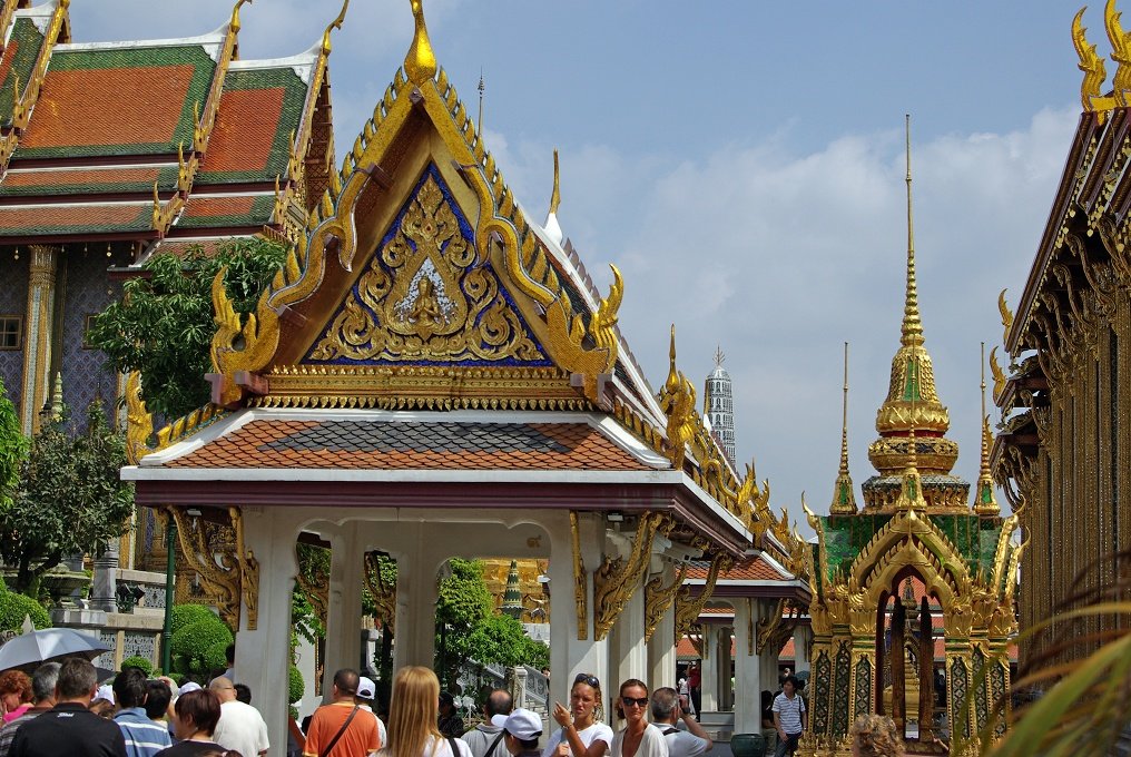 PXK10D_5006.jpg - The Royal Monastery of the Emerald Buddha, adjacent to the Grand Palace, Bangkok