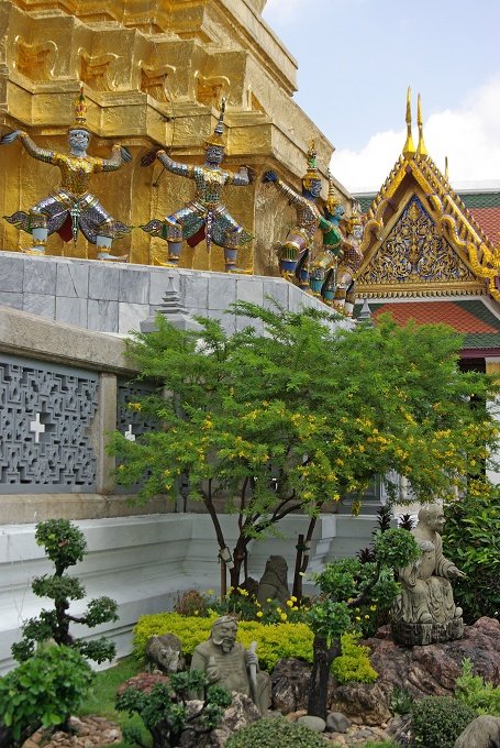 PXK10D_5018.jpg - The Royal Monastery of the Emerald Buddha, adjacent to the Grand Palace, Bangkok