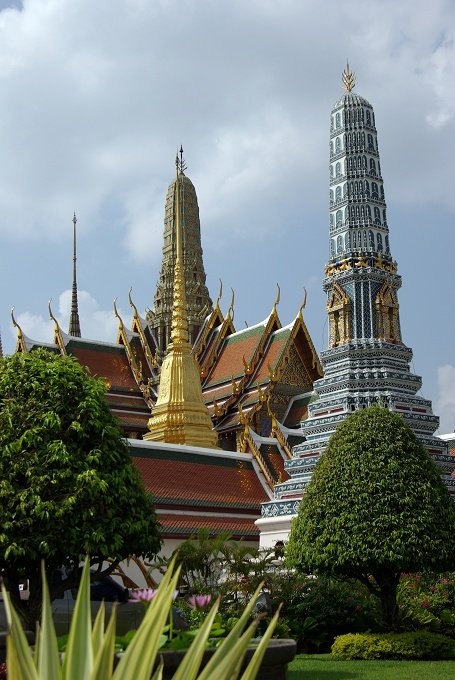 PXK10D_5045.JPG - The Royal Monastery of the Emerald Buddha, adjacent to the Grand Palace, Bangkok
