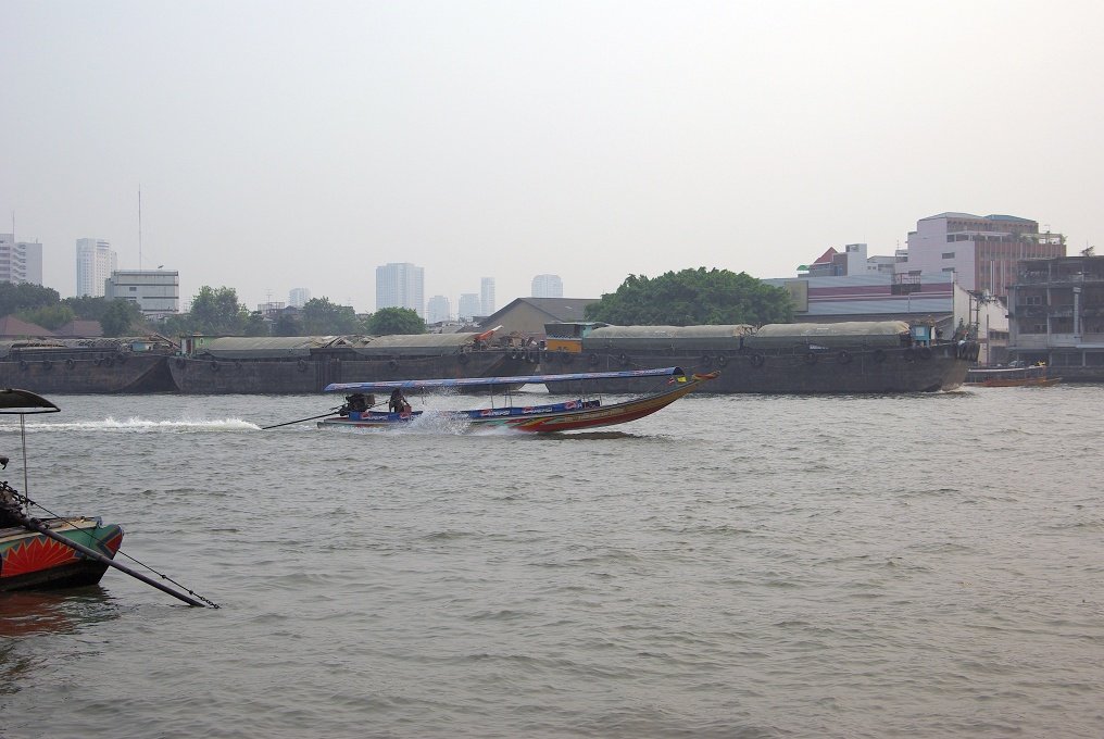 RPXK10D_4750.JPG - River scene, Bangkok. Ferries and long-tailed boats are the best way to get around.