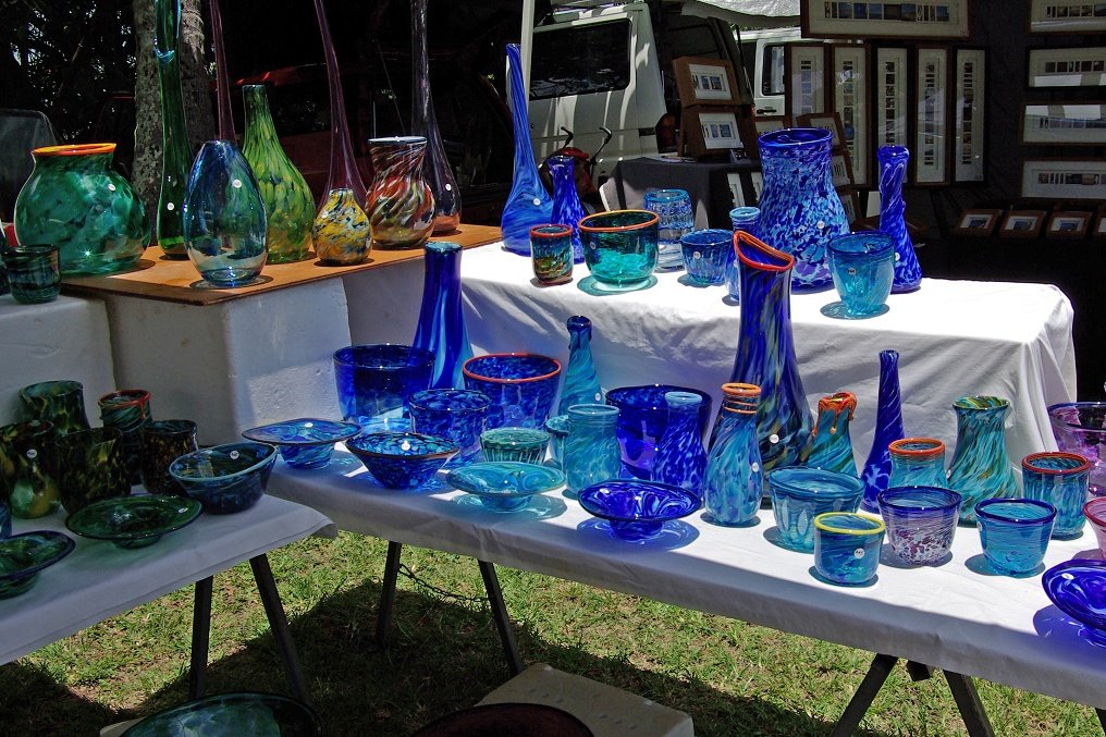 PXK10D_2890.jpg - Port Douglas Sunday market, we bought a glass paper-weight from this stall