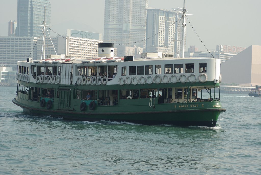 PXK10D_1965.jpg - A Star ferry, Hong Kong waterfront