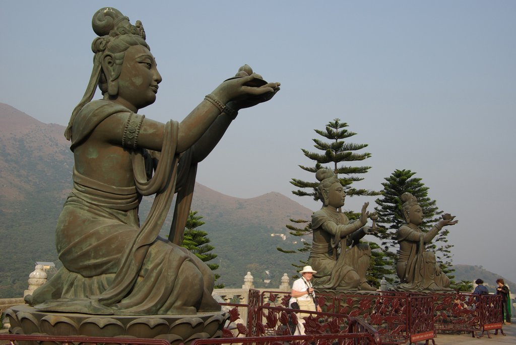 PXK10D_2121.jpg - Statues around the giant Buddha on Lantau Island
