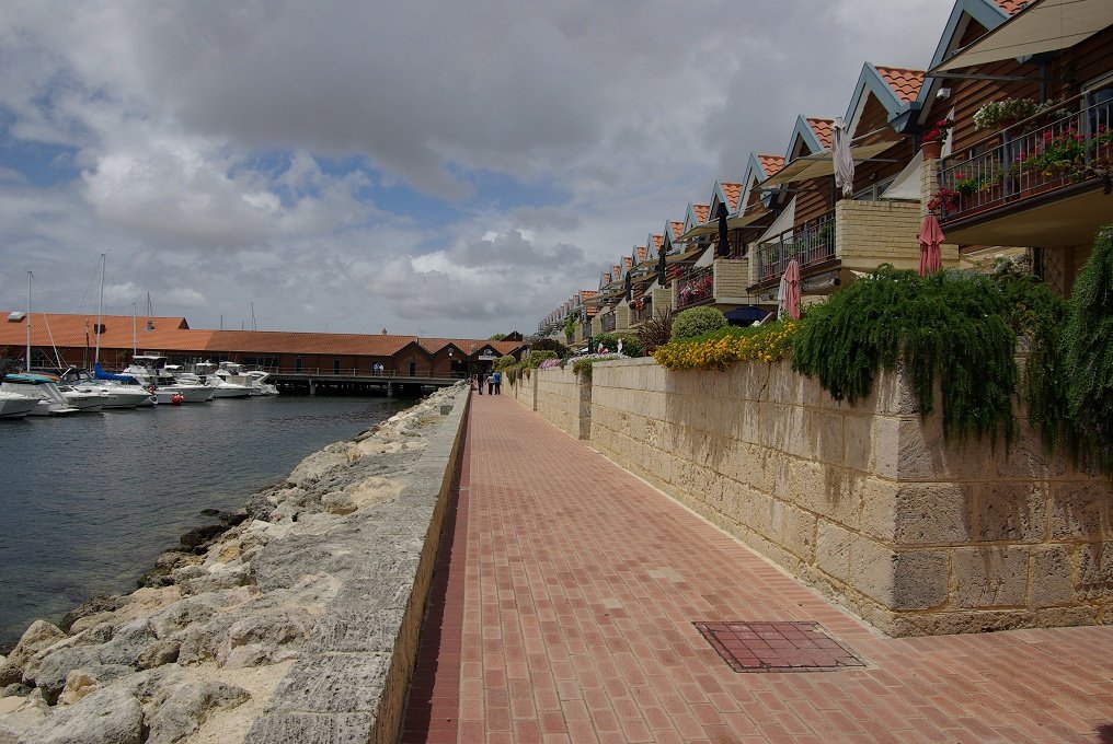 PXK10D_2298.JPG - Hillarys boat harbour, near Perth.