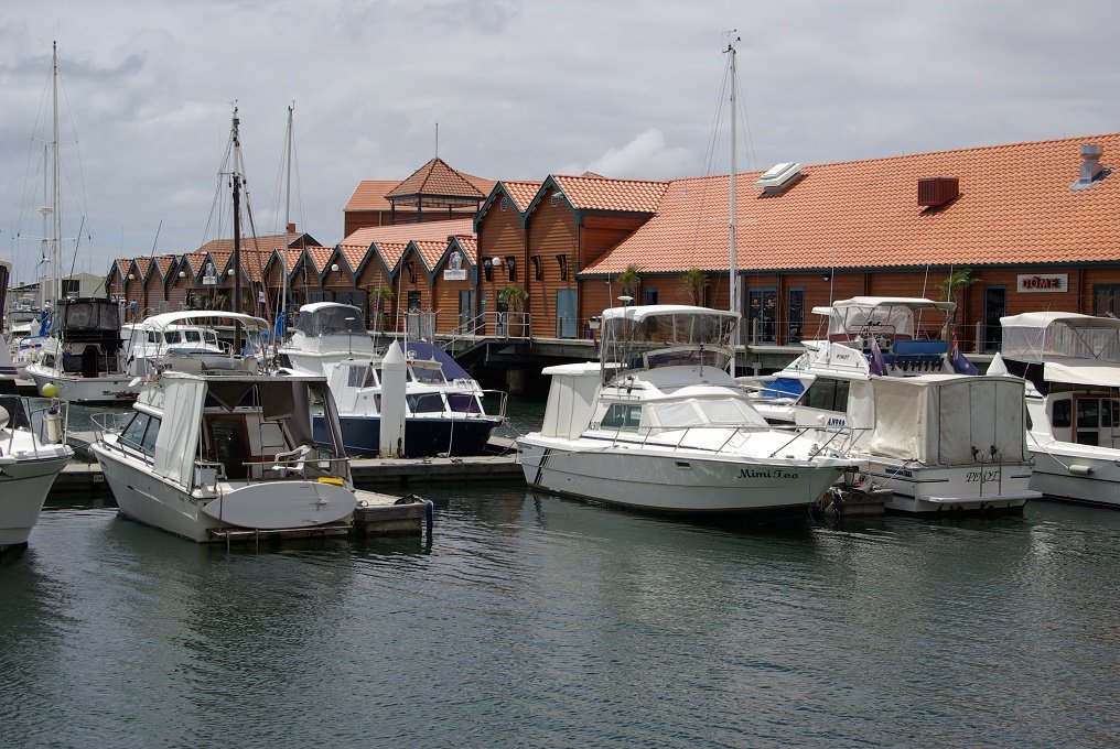 PXK10D_2301.JPG - Hillarys boat harbour, near Perth.