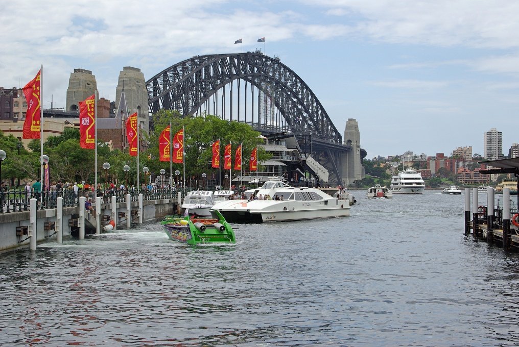 CPXK10D_3301.JPG - Sydney Harbour bridge, from Circular Quay.