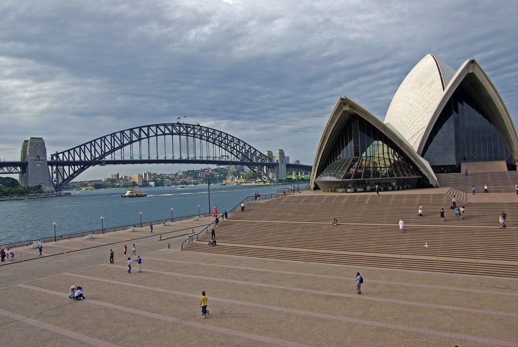 DPXK10D_3378.JPG - Sydney Opera House, a fascinating building from all angles.
