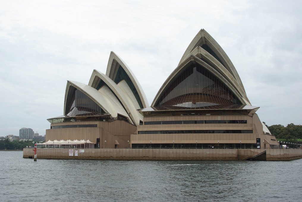 DPXK10D_3413.JPG - Sydney Opera House, a fascinating building from all angles.