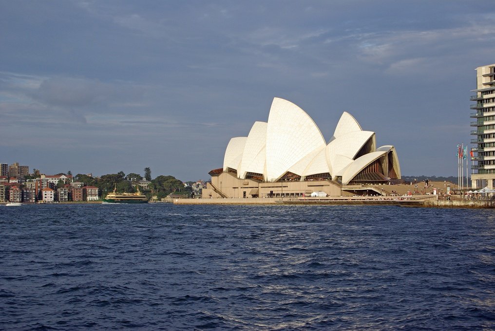 DPXK10D_3536.JPG - Sydney Opera House, a fascinating building from all angles.