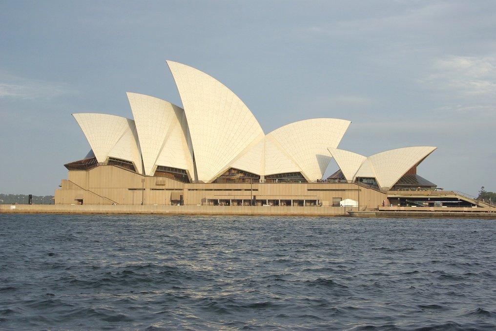 DPXK10D_3539.JPG - Sydney Opera House, a fascinating building from all angles.