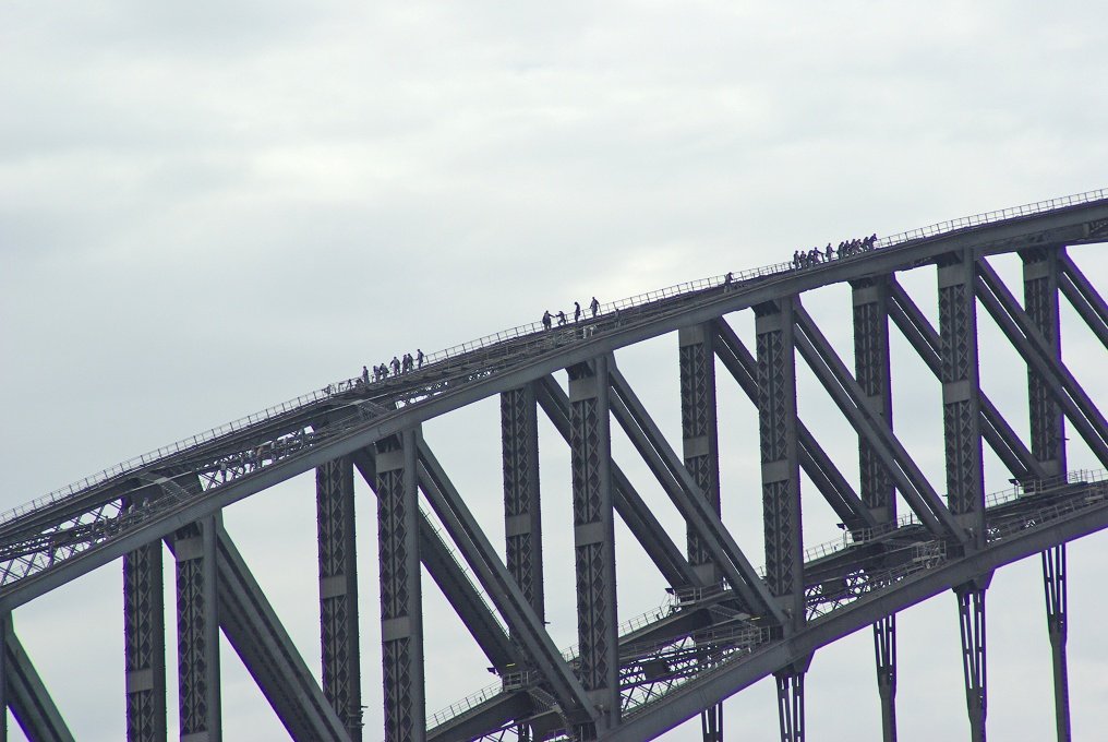 EPXK10D_3314.JPG - Some people climb over the top of the Sydney Harbour bridge!