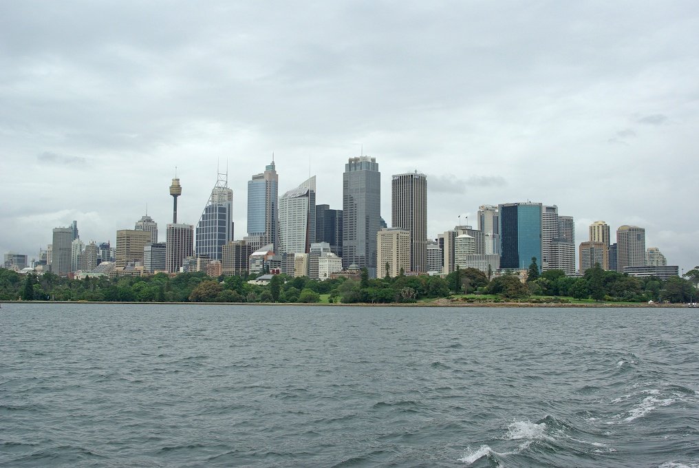 MPXK10D_3417.JPG - Sydney skyline from the water.