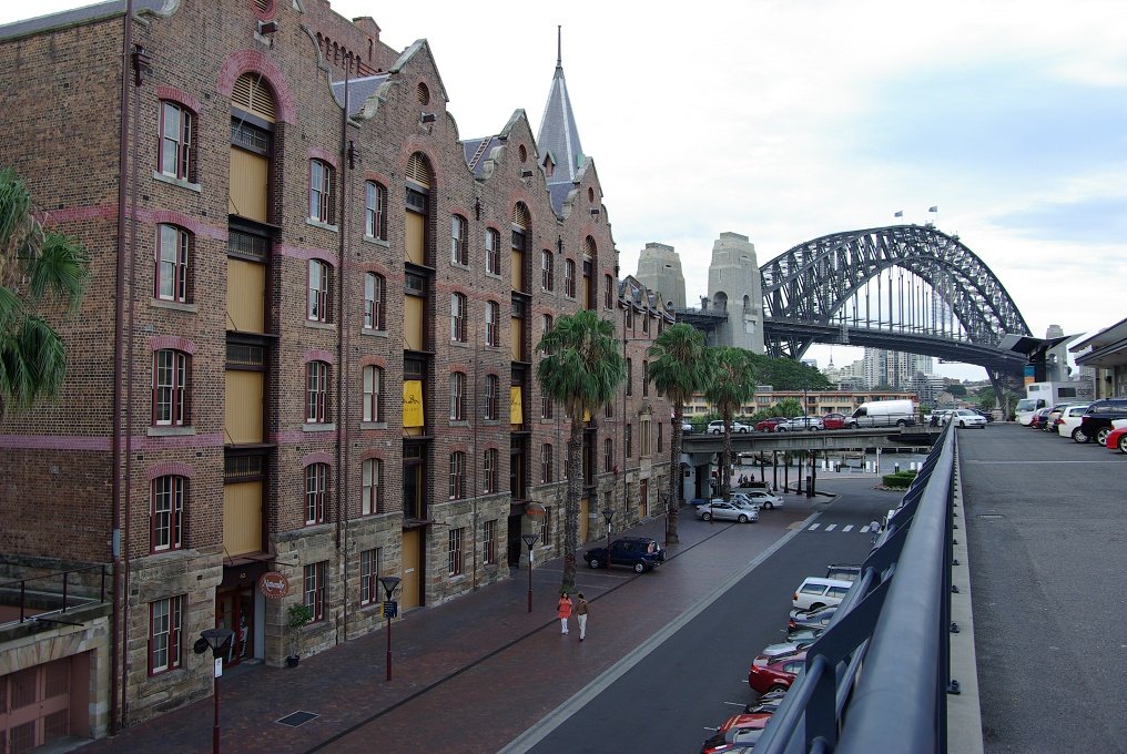RPXK10D_3387.JPG - The Rocks, between Circular quay and the bridge is one of the oldest parts of Sydney.