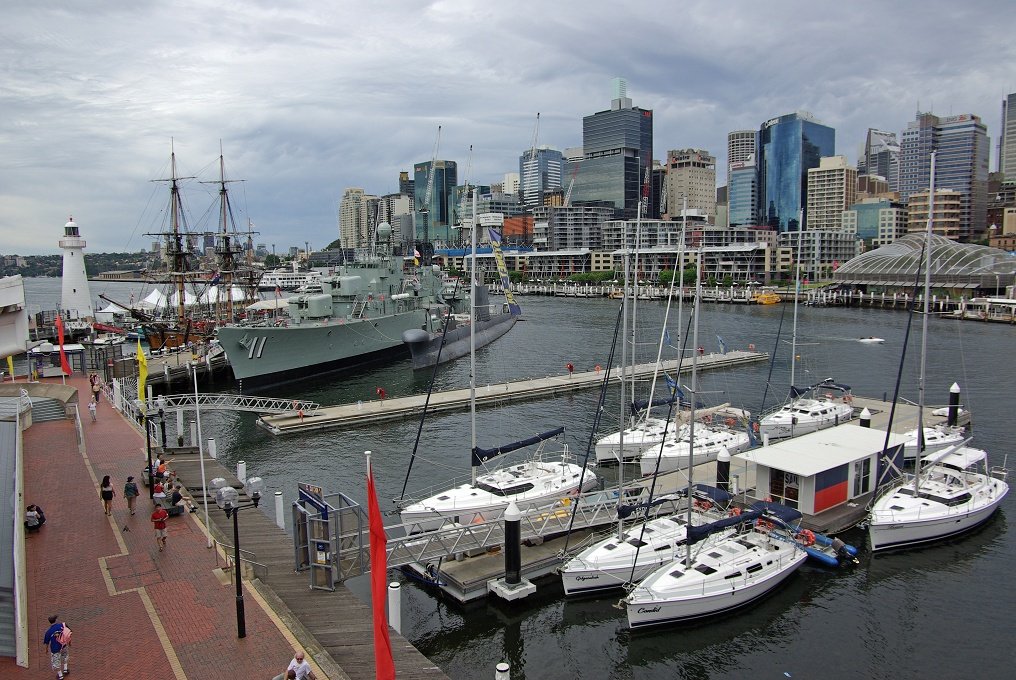 TPXK10D_3737.JPG - Darling Harbour, Sydney and the maritime museum.